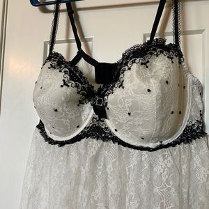 Cacique 22/24 Black & White Lace Babydoll
